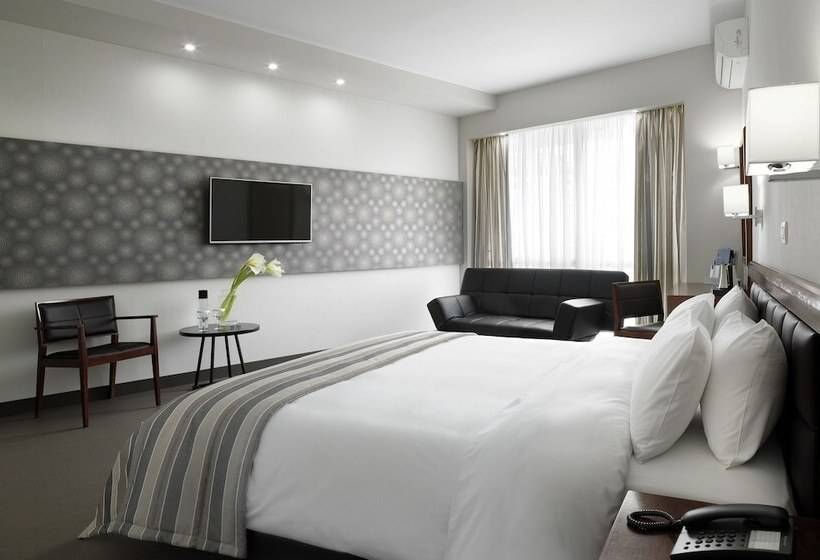 주니어 스위트, The Stanley