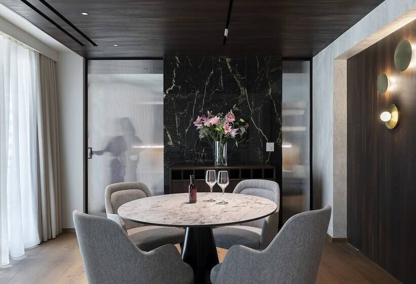 스위트, The Stanley