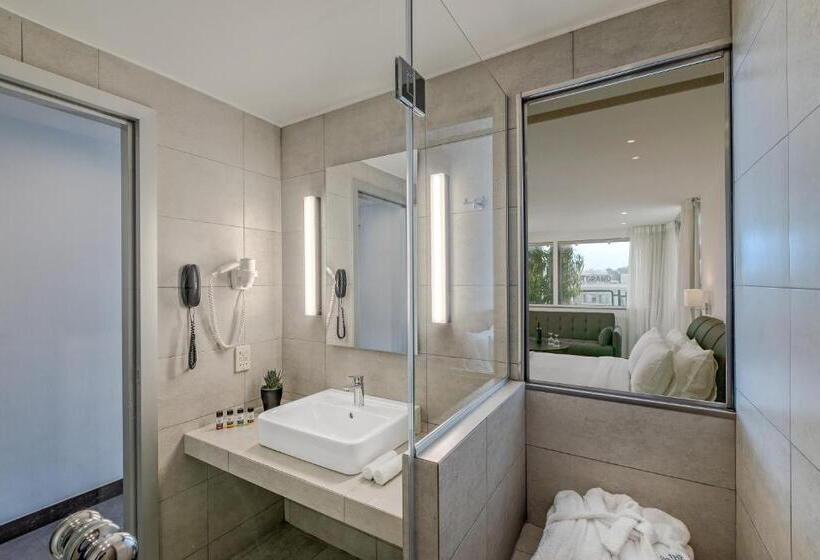 주니어 스위트, The Stanley