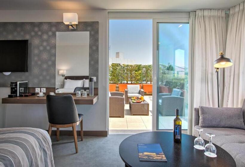 주니어 스위트, The Stanley