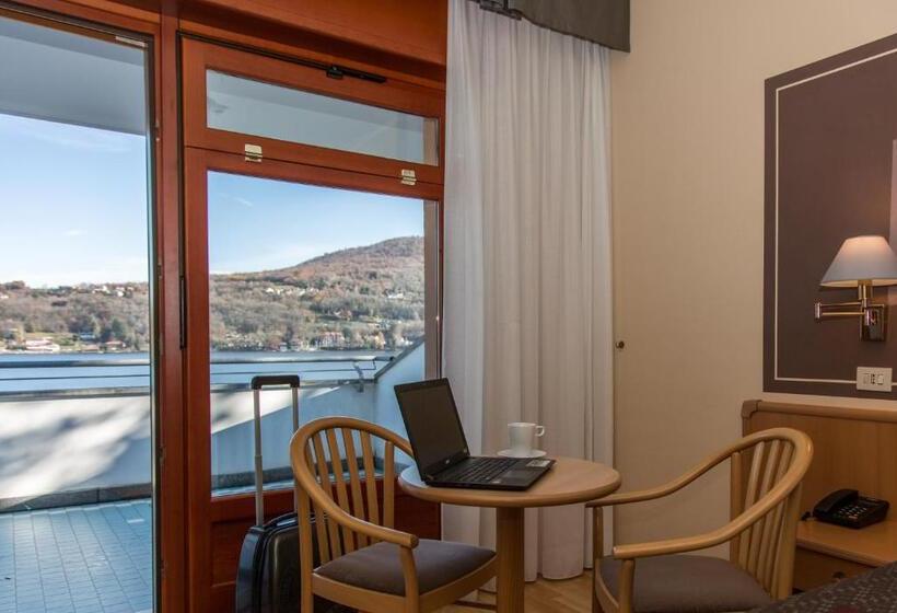 غرفة قياسية مطلّة علي البحيرة, Chalet Del Lago