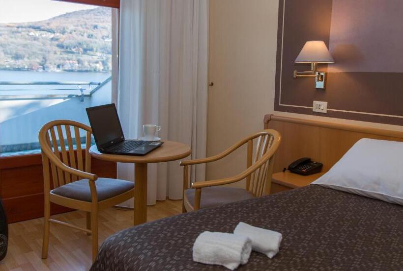 غرفة قياسية مطلّة علي البحيرة, Chalet Del Lago