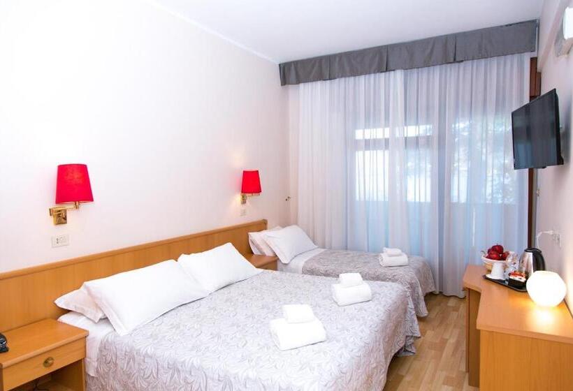 غرفة قياسية ثلاثية, Chalet Del Lago