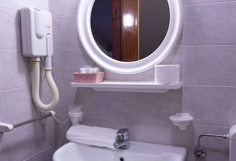 غرفة قياسية ثلاثية, Chalet Del Lago