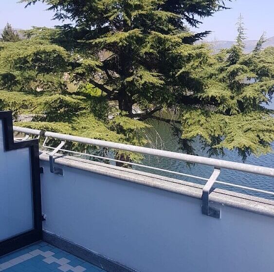 غرفة قياسية ثلاثية, Chalet Del Lago