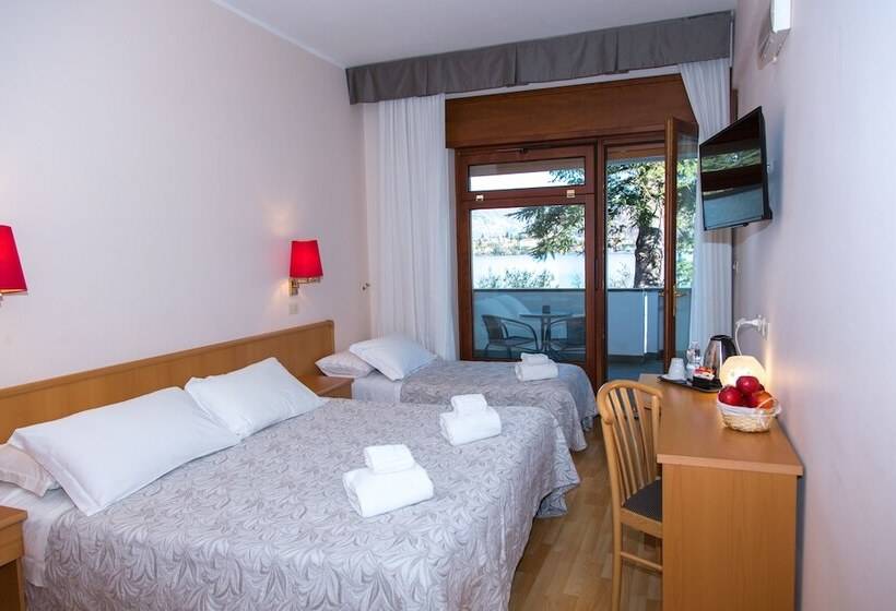 غرفة قياسية ثلاثية, Chalet Del Lago