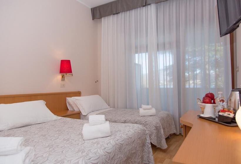 غرفة قياسية ثلاثية, Chalet Del Lago