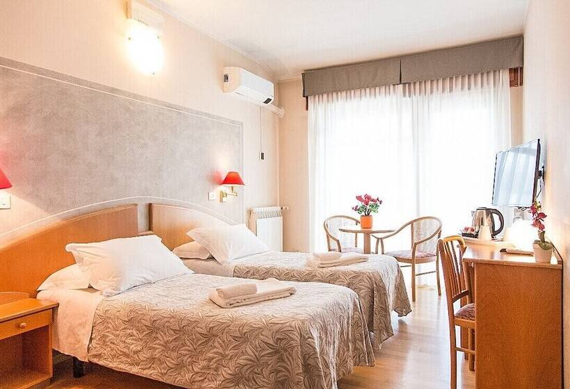 غرفة قياسية مطلّة علي البحيرة, Chalet Del Lago