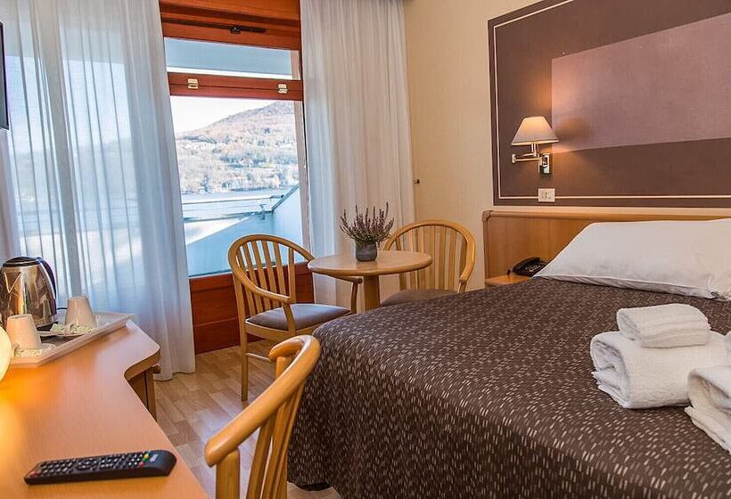 غرفة قياسية مطلّة علي البحيرة, Chalet Del Lago