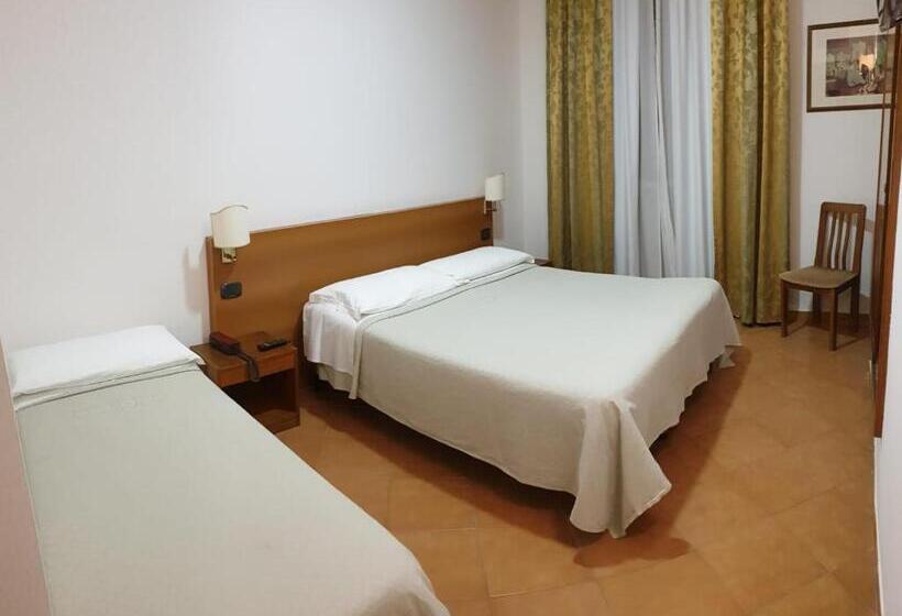 エコノミートリプルルーム, Grand Hotel Pavone