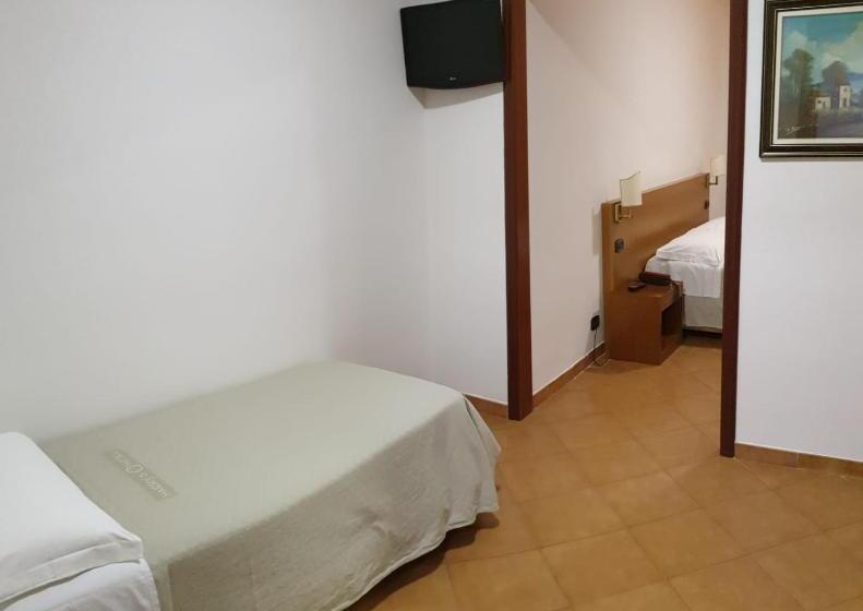 エコノミートリプルルーム, Grand Hotel Pavone