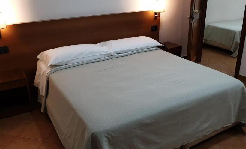 エコノミー４人部屋, Grand Hotel Pavone