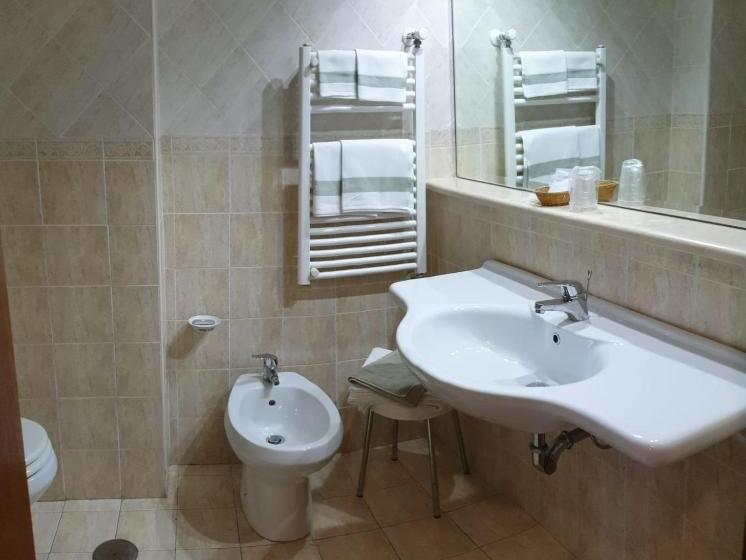 エコノミー４人部屋, Grand Hotel Pavone