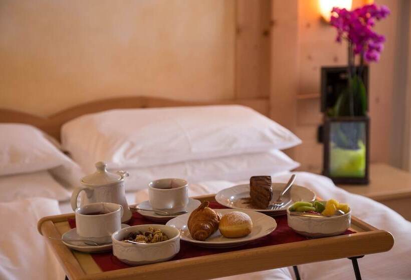 סוויטת ג'וניור, Ambiez