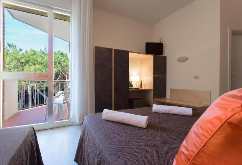 חדר סטנדרט לשלושה, Antares