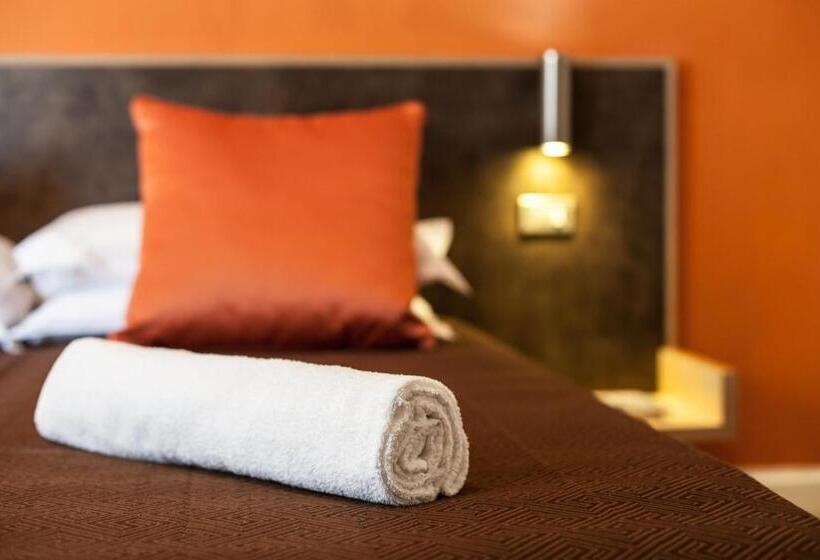 חדר סטנדרטי לחמישה אנשים, Antares