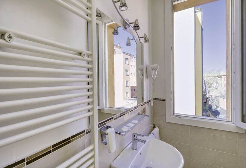 Habitació Triple Clàssica, Astoria