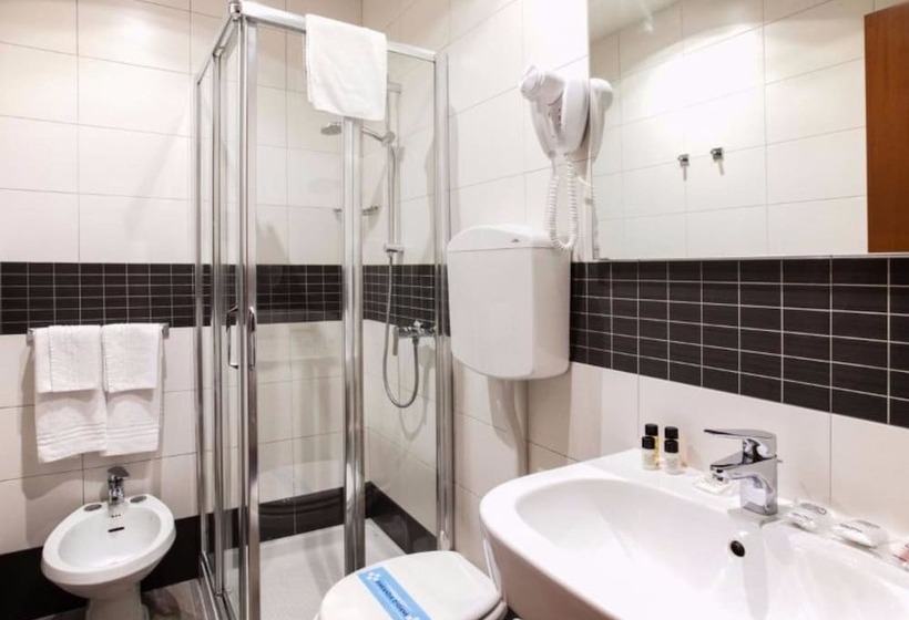 Habitació Triple Clàssica, Astoria