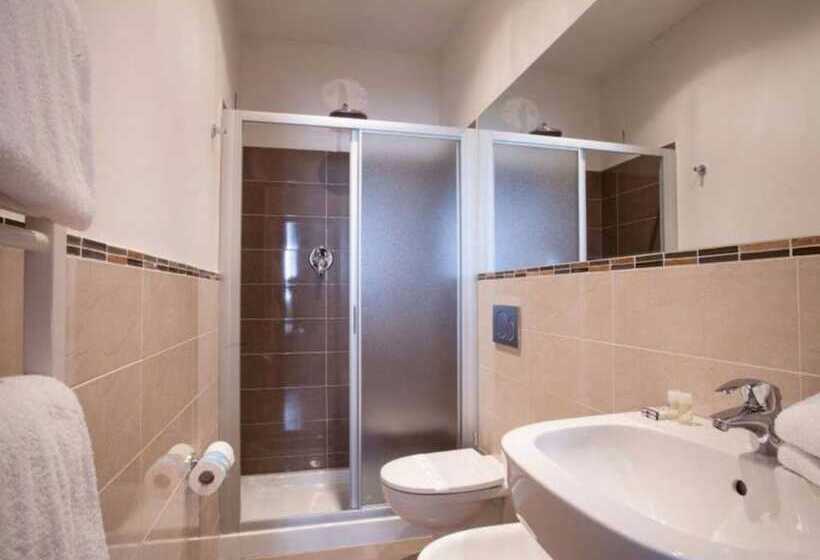 Habitació Triple Clàssica, Astoria