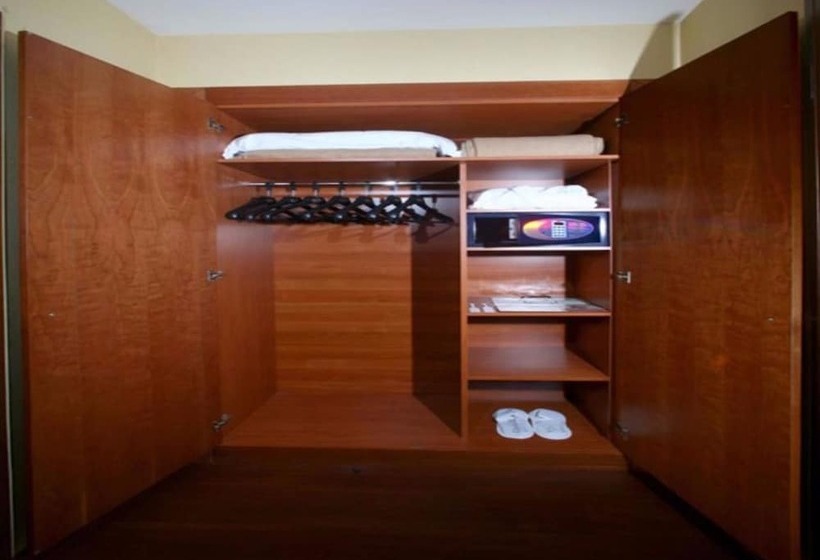 Habitació Triple Clàssica, Astoria