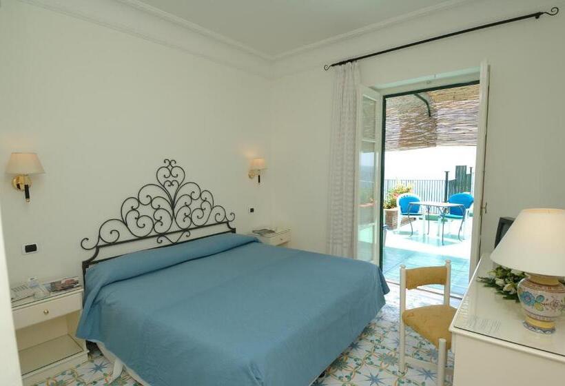 Номер Superior, Aurora