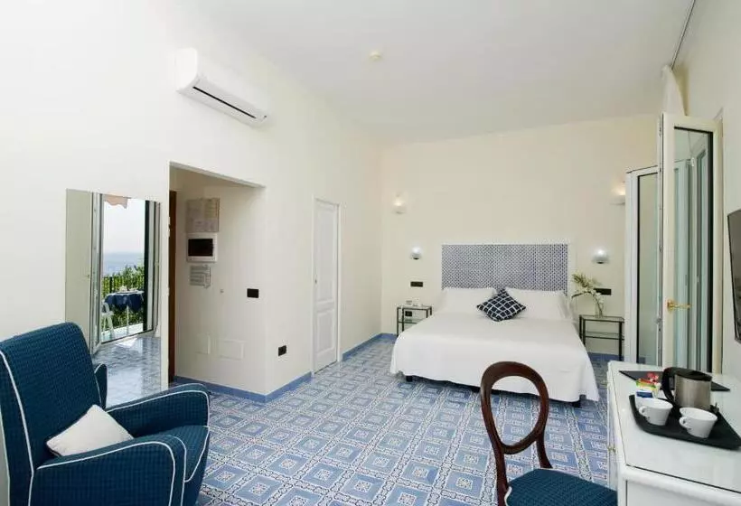 Deluxe Room with Hot Tub