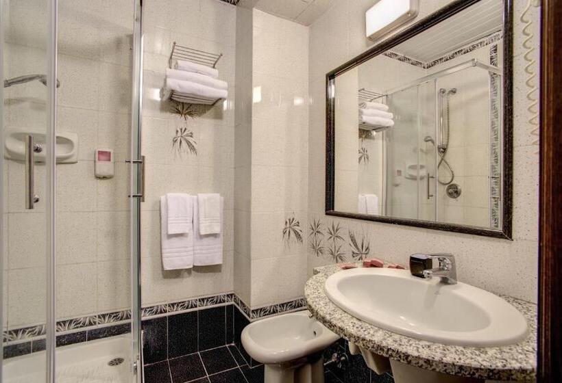 Comfort room with lake view, Castel Vecchio