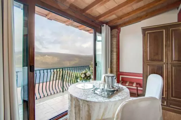 Superior room with lake view, Castel Vecchio