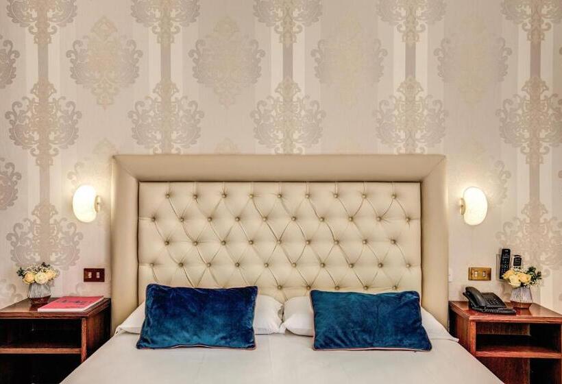 Superior room with lake view, Castel Vecchio
