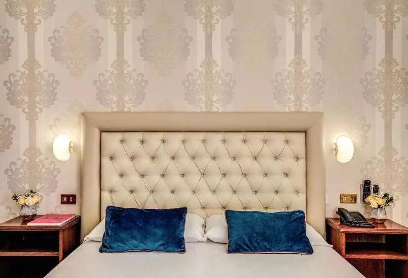 Superior room with lake view, Castel Vecchio