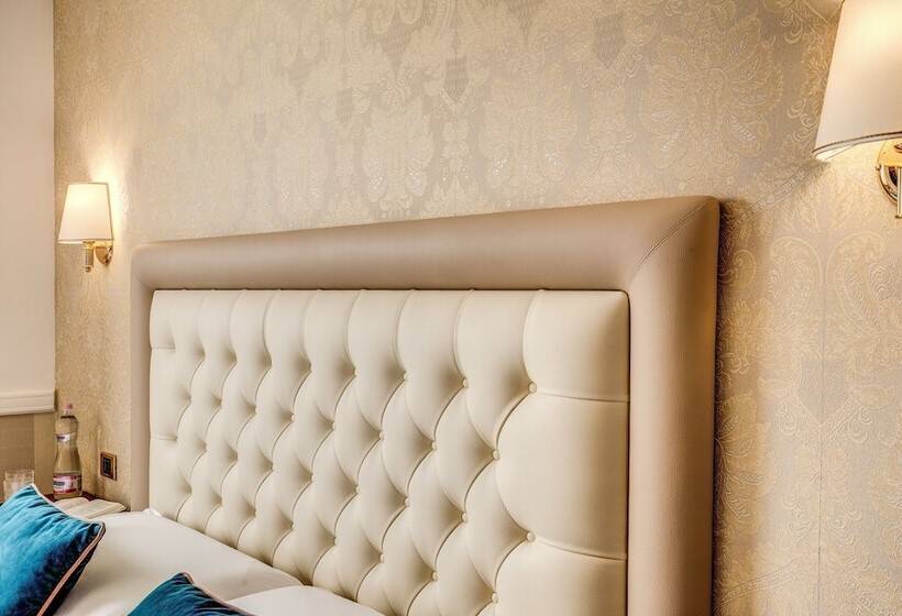 Comfort room with lake view, Castel Vecchio