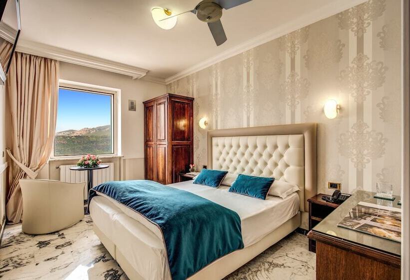 Comfort room with lake view, Castel Vecchio