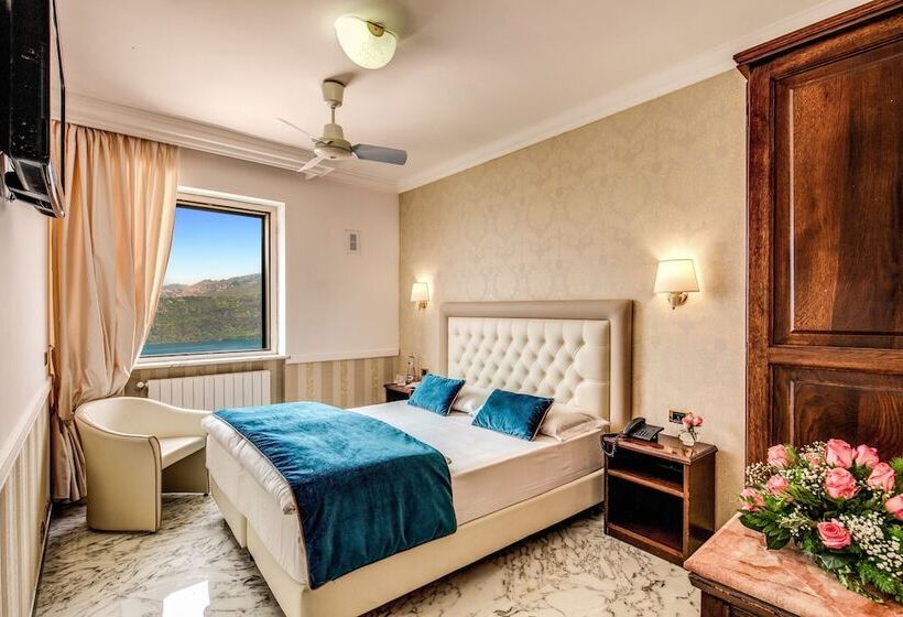Comfort room with lake view, Castel Vecchio