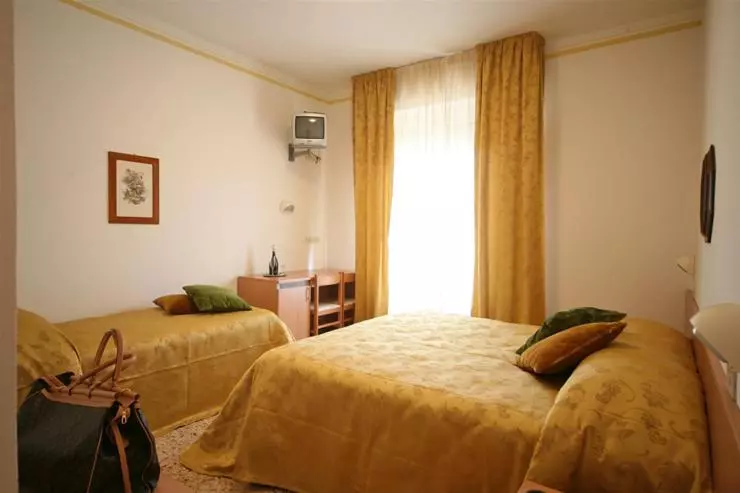 اتاق استاندارد سه نفره, Il Centrale