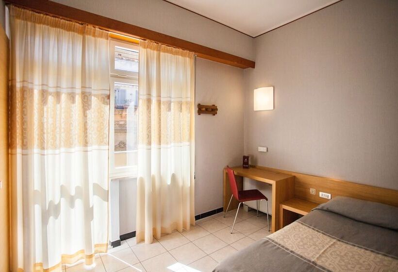 חדר קלאסי, Italia