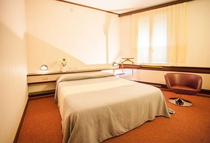 חדר קלאסי, Italia