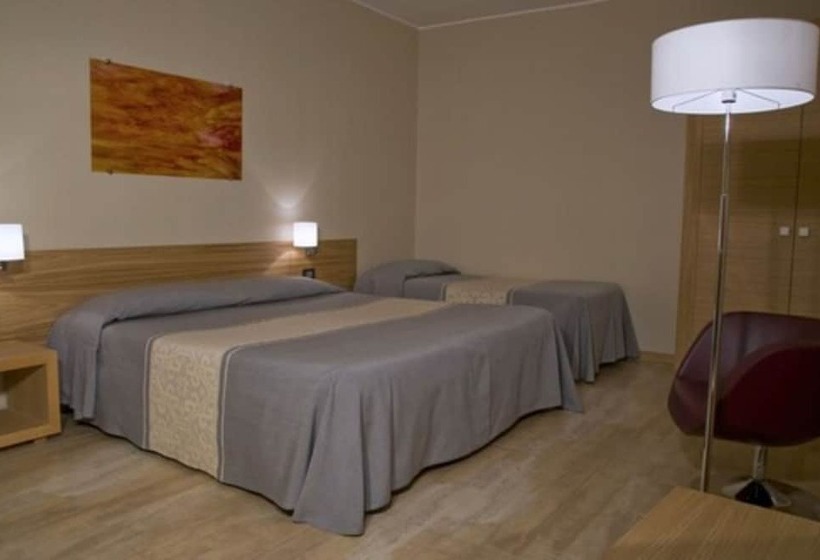 חדר סופריור לשלושה, Italia