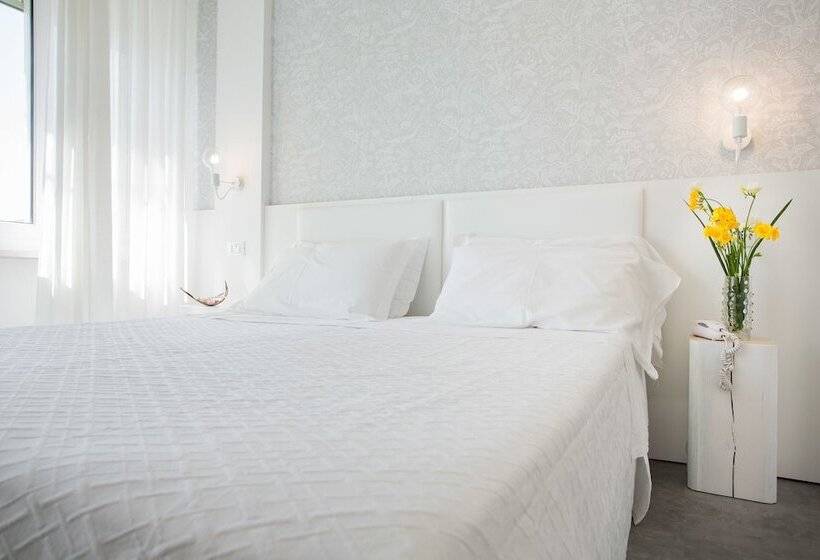 スーペリアの４人部屋, Majestic