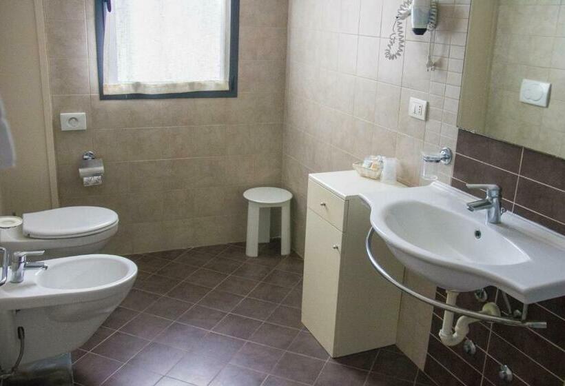 اتاق سوپریور, Renzo