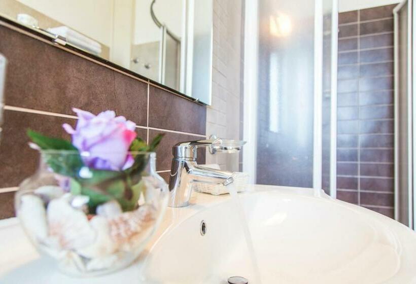 اتاق خانوادگی, Renzo