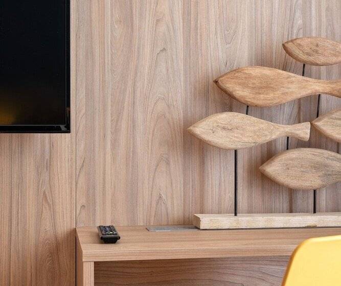 חדר סטנדרט לשלושה, Riva