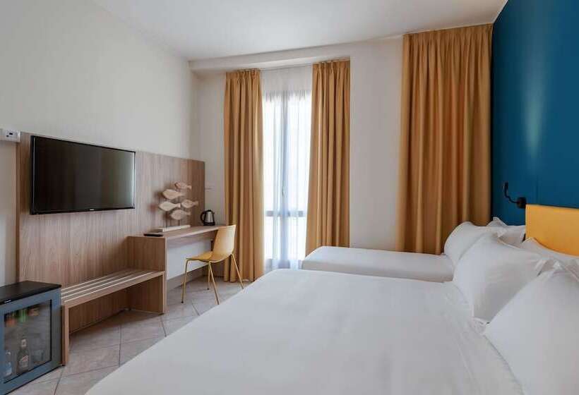 חדר סטנדרט לשלושה, Riva