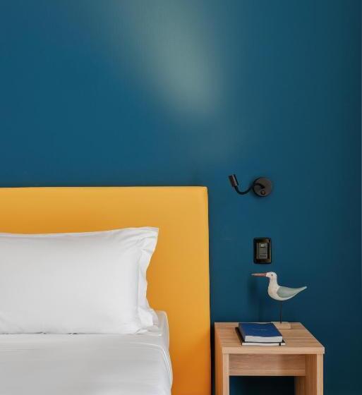 חדר סטנדרט לשלושה, Riva