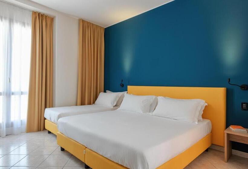 חדר סטנדרט לשלושה, Riva