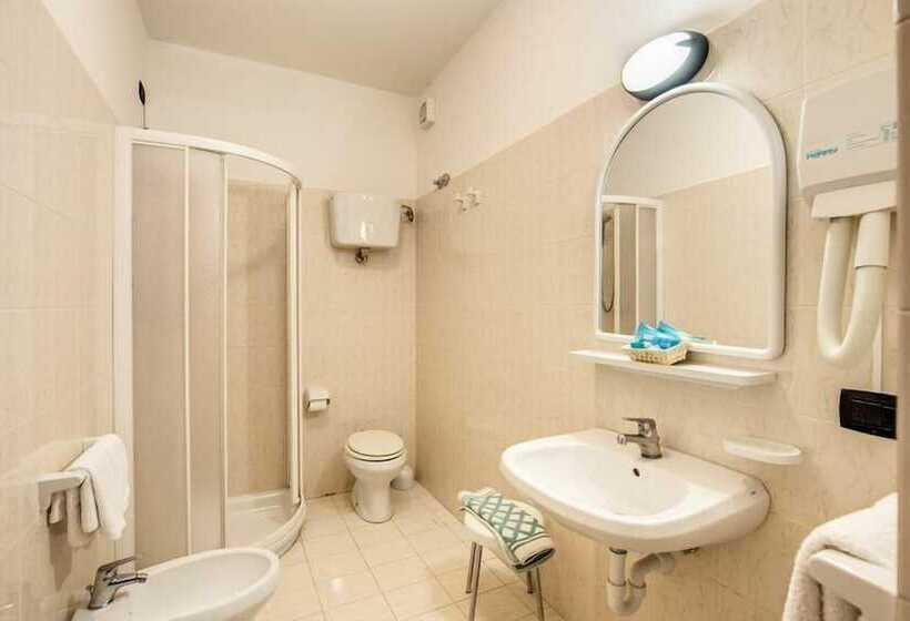 اتاق استاندارد چهار تخته, Roma