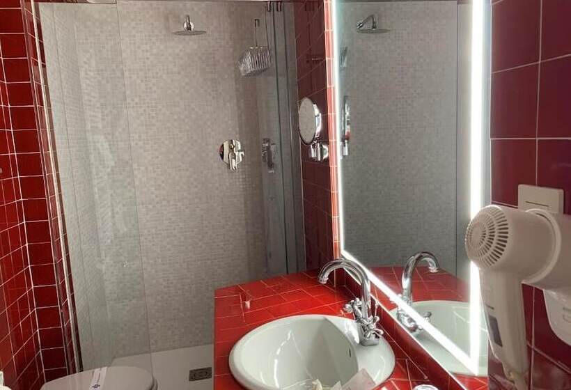 Quarto Estandar Individual, Roma