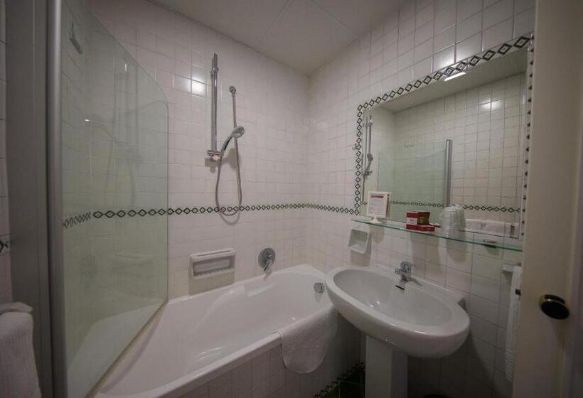 חדר משפחתי, Scapolatiello