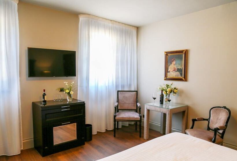 豪华房间, Vannucci