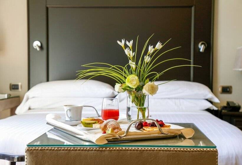 带阳台的豪华间, Vannucci