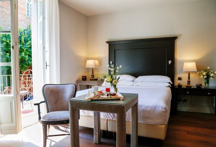 带阳台的豪华间, Vannucci